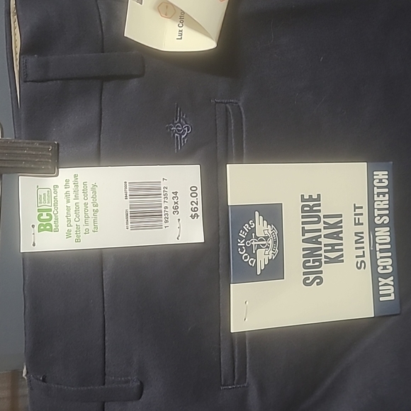 Dockers - Picture 3 of 6